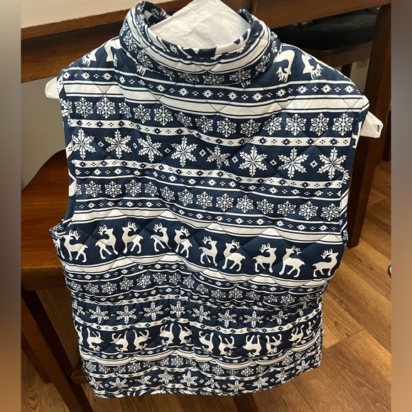 St Johns Bay snowflake outdoor puffer vest - Picture 2 of 5